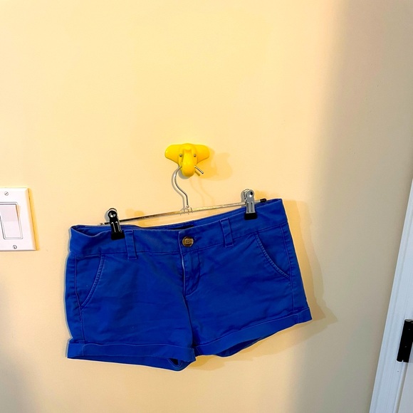 Size 4 shorts!! - Picture 1 of 4